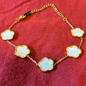 Elegant Gold and White Clover Bracelet